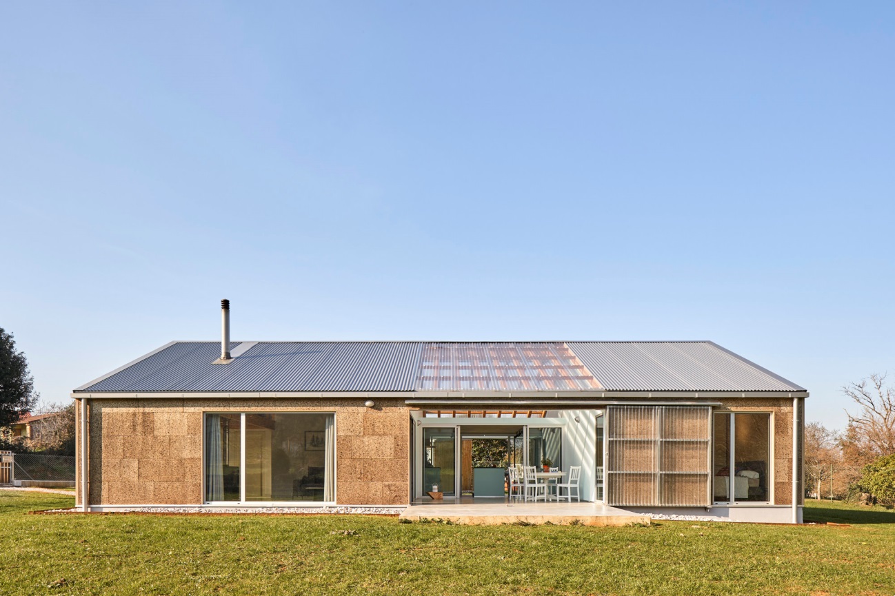 Casa de madera y corcho de Gurea en Cantabria